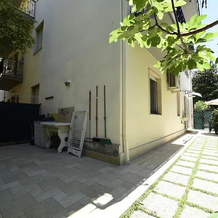 Casa Giussano 50 Mt. Dal Mare *