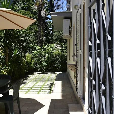 Casa Giussano 50 Mt. Dal Mare Lägenhet